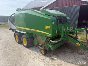 presse &agrave; balles rondes John Deere 744
