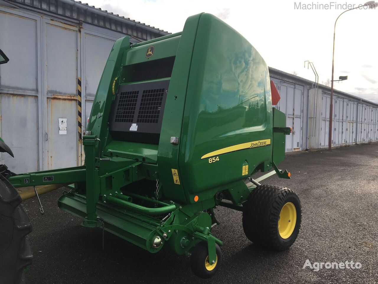 John Deere 854 round baler