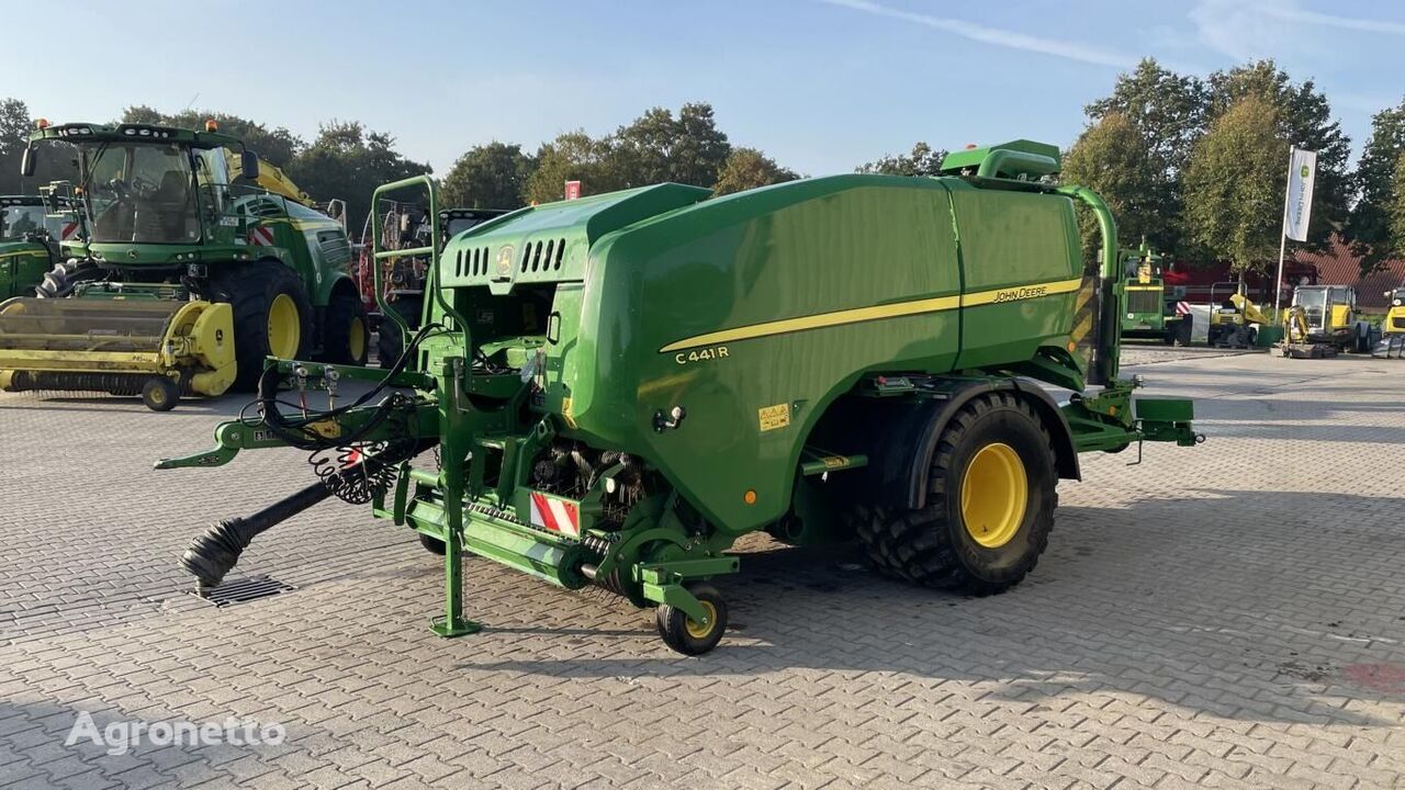 John Deere C441R round baler