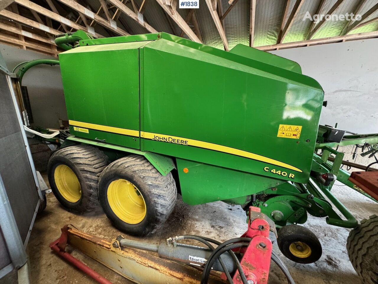 presse à balles rondes John Deere CC324A