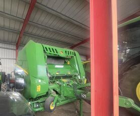 John Deere V 451R round baler