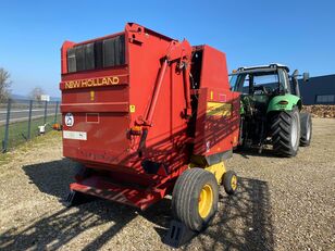 presse &agrave; balles rondes New Holland 640