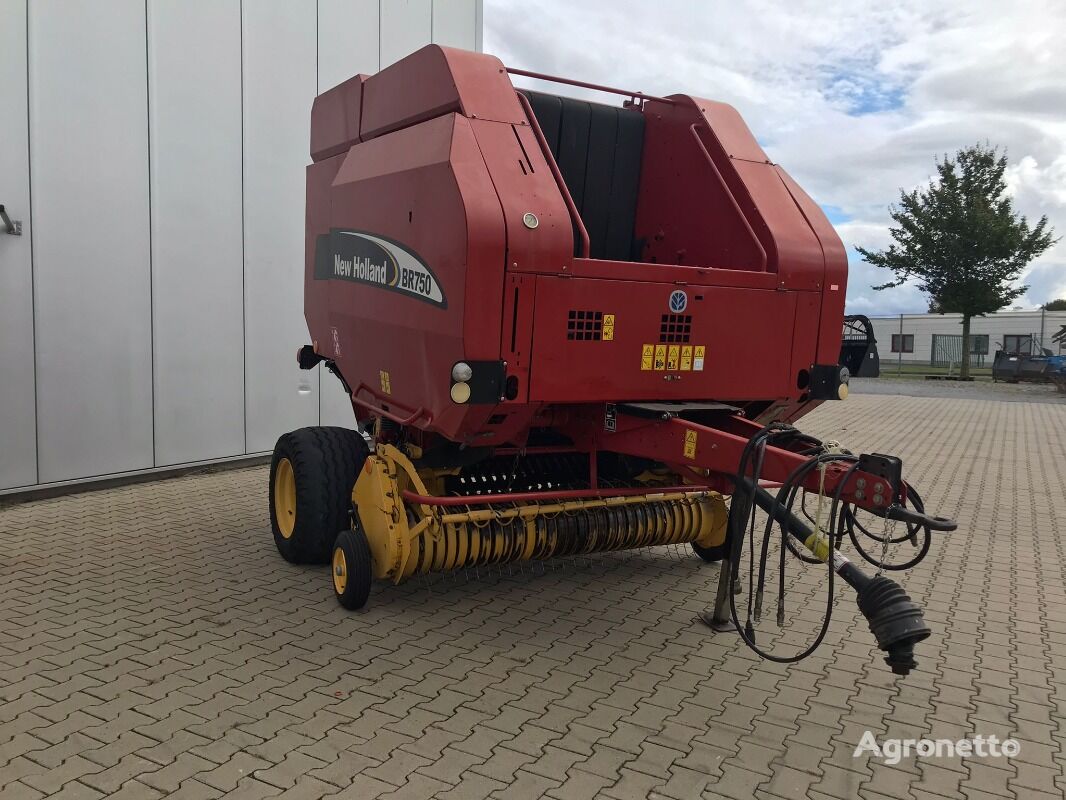 прес-підбирач рулонний New Holland BR 750