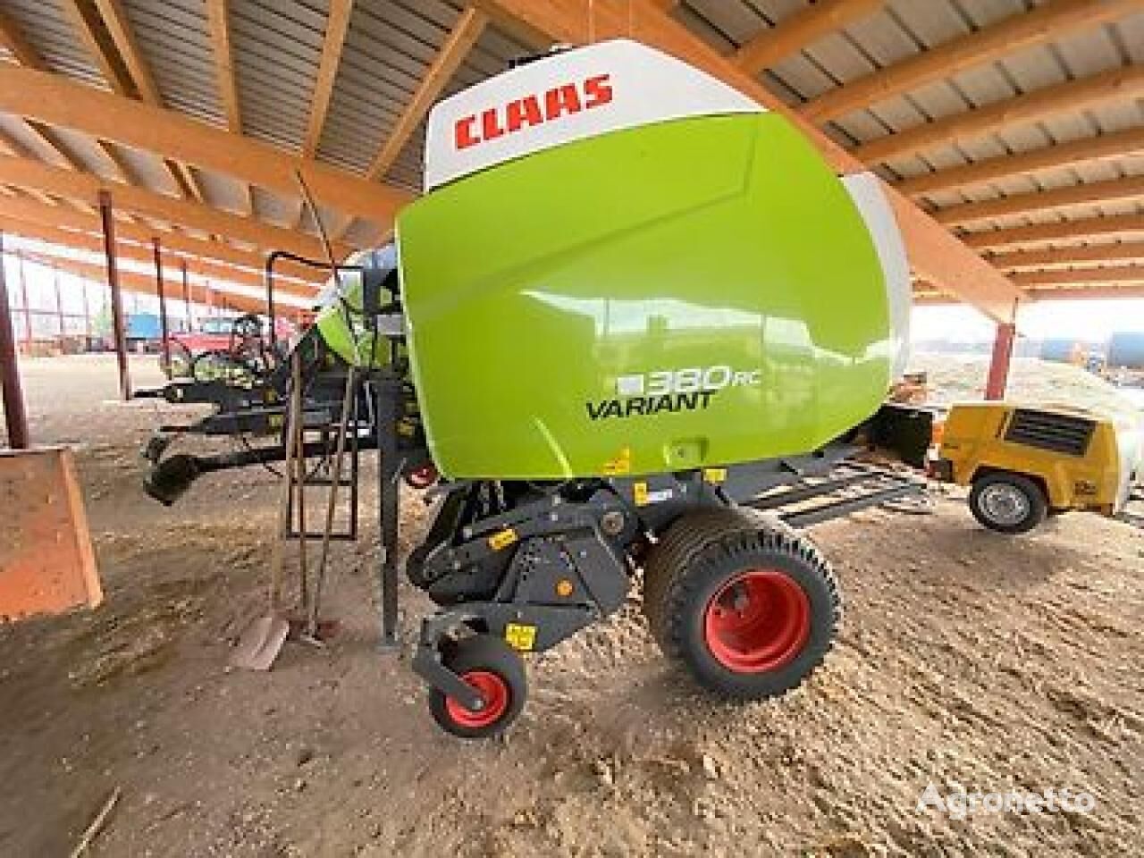 Variant 380 RC round baler