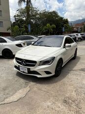 سيارة سيدان Mercedes-Benz Clase CLA