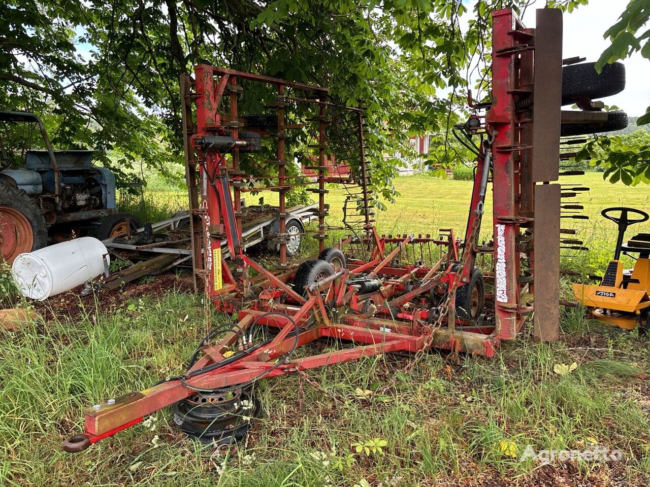 Harv Vamo säljes via auktion seedbed cultivator