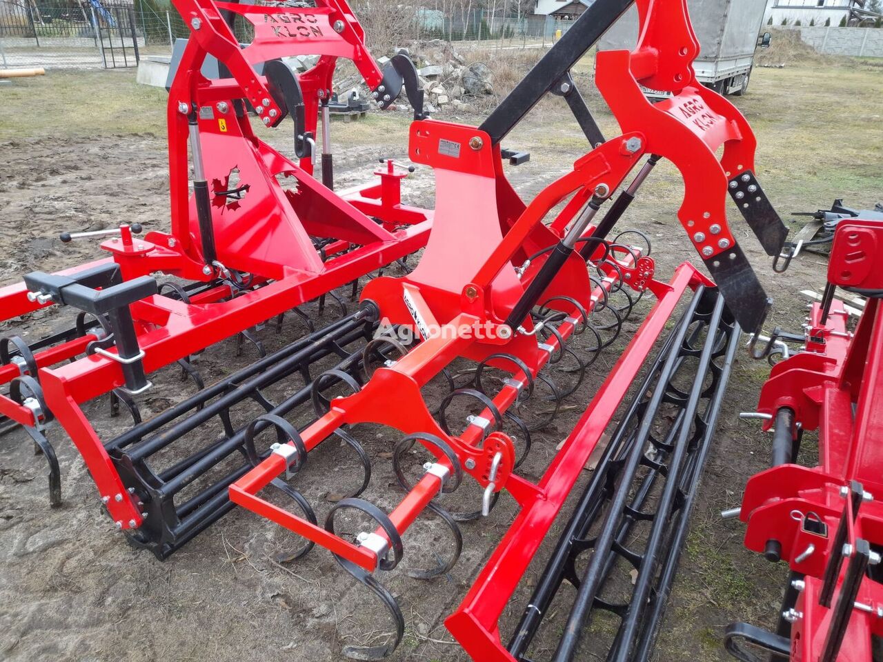 Seeding cultivator with hydropack / Sägrubber mit Hydropack vibrocultivador nuevo