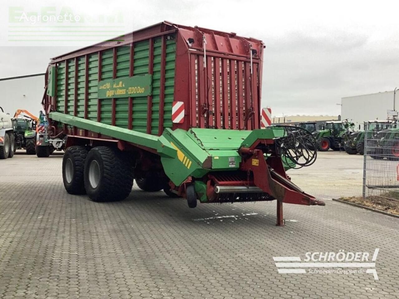 Strautmann giga vitesse 4 do duo self-loading wagon