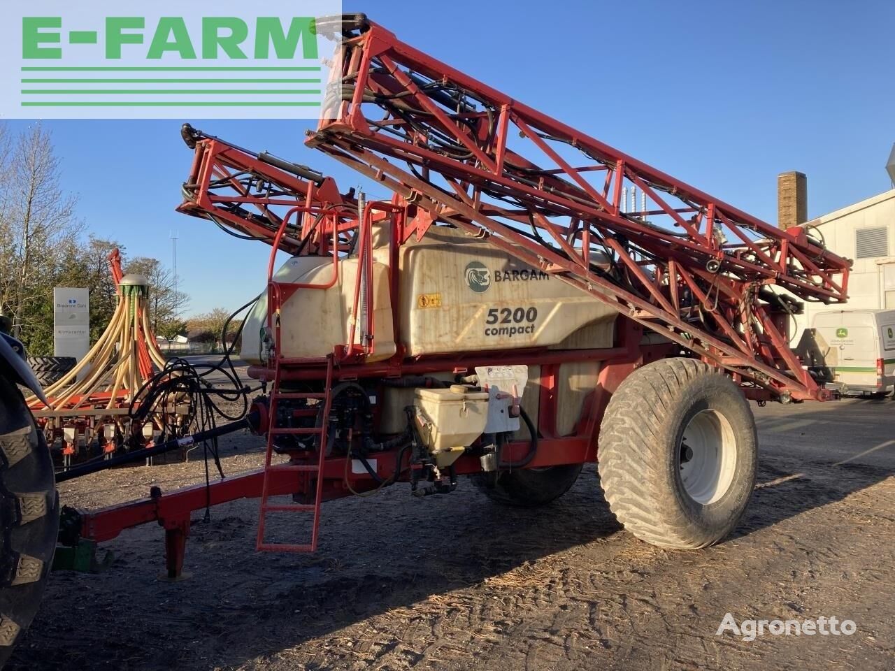 5200 compact 28m self-propelled sprayer