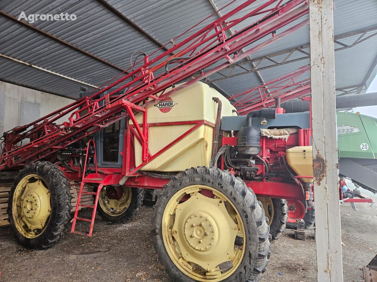 Hardi 3000 litri - 28 metri self-propelled sprayer