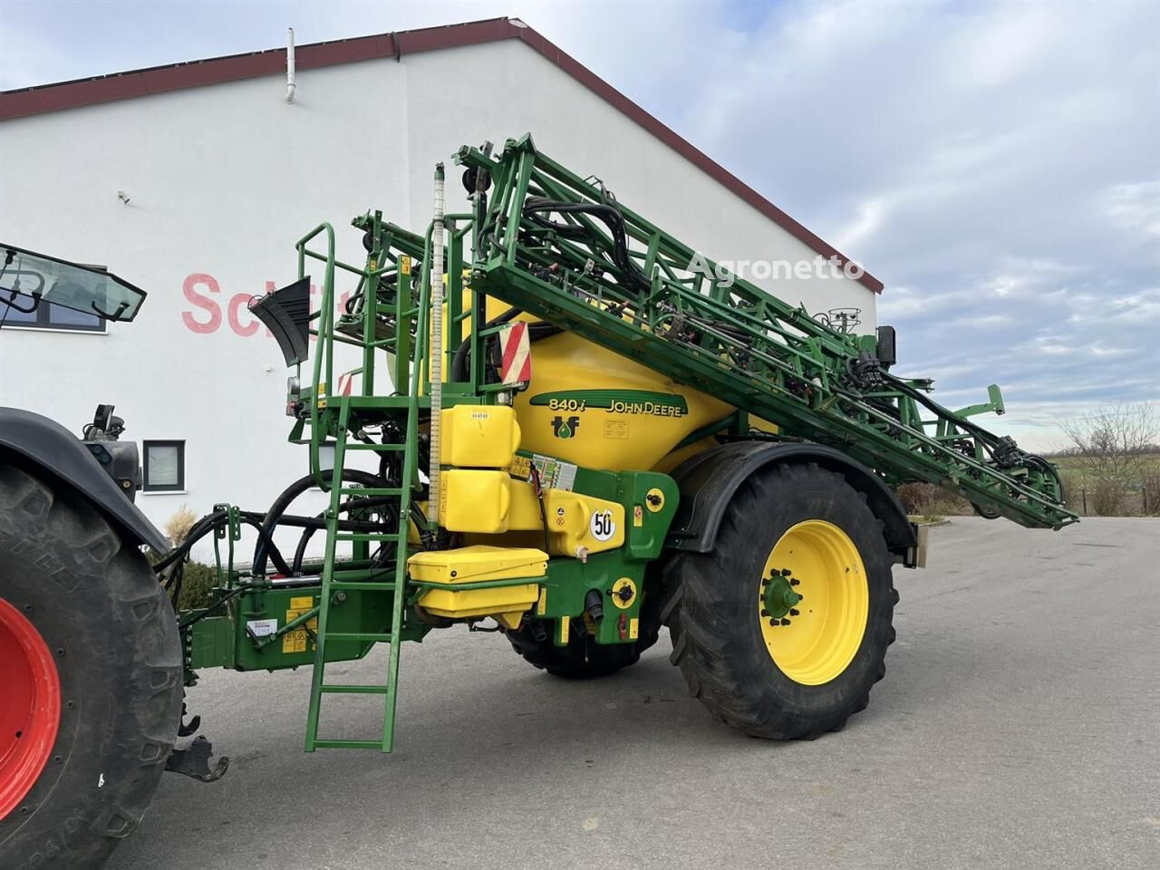 John Deere Anhängespritze 840 TF self-propelled sprayer