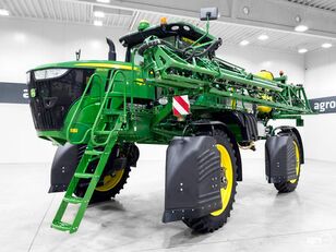 John Deere R4030 self-propelled sprayer