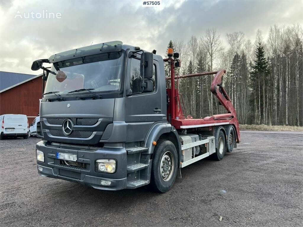 Mercedes-Benz 950.60 2529L skip loader truck