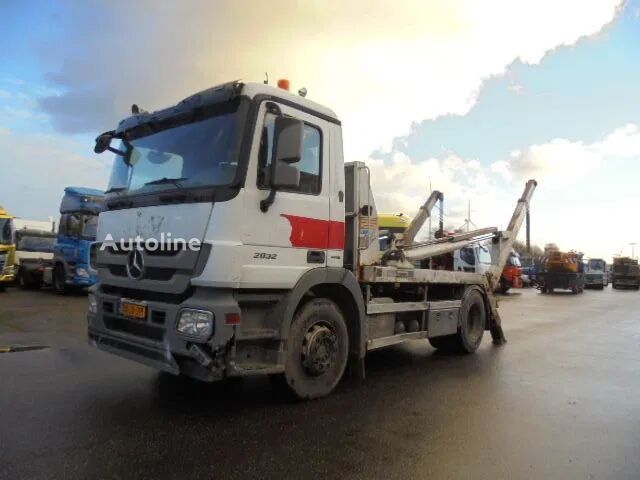 samonakladalec tovornjak Mercedes-Benz Actros 1832