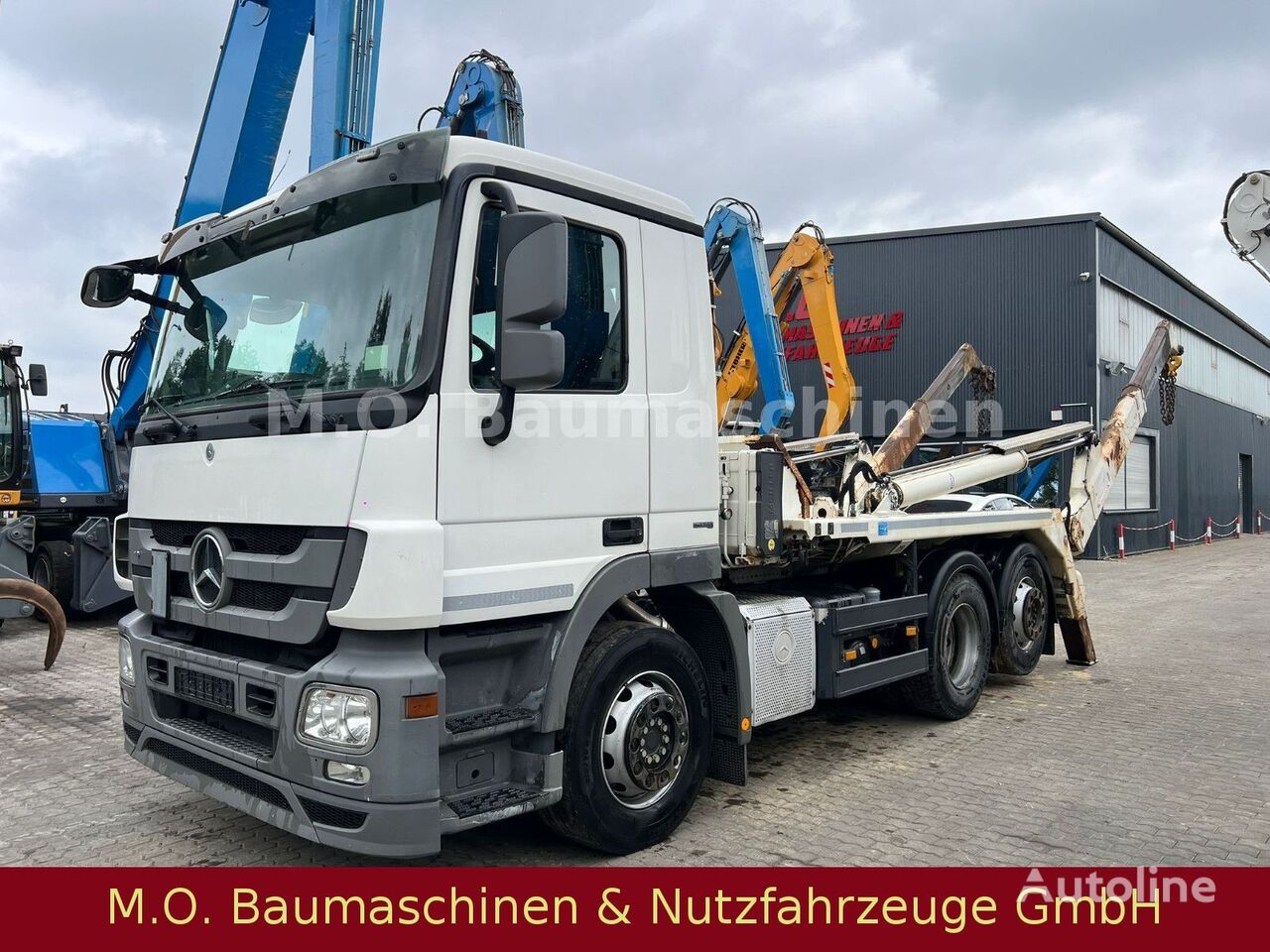 Mercedes-Benz Actros 2541 skip loader truck