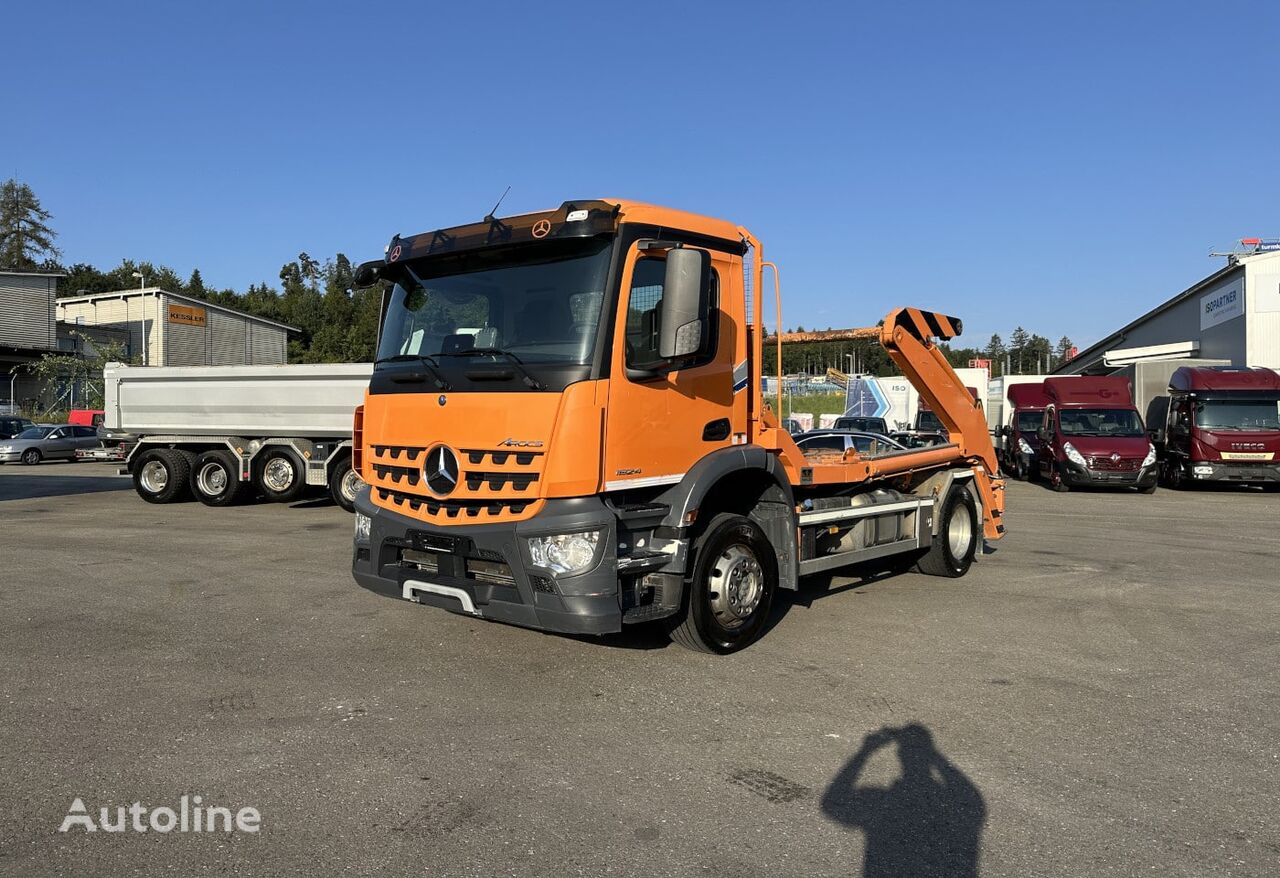 Mercedes-Benz Arocs 1827  camión portacontenedores