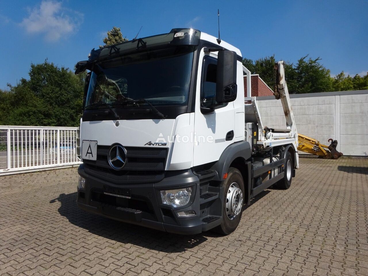 Mercedes-Benz Arocs 1836  skip loader truck