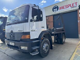 camion utilaj ridicare container gunoi Mercedes-Benz Atego 1823