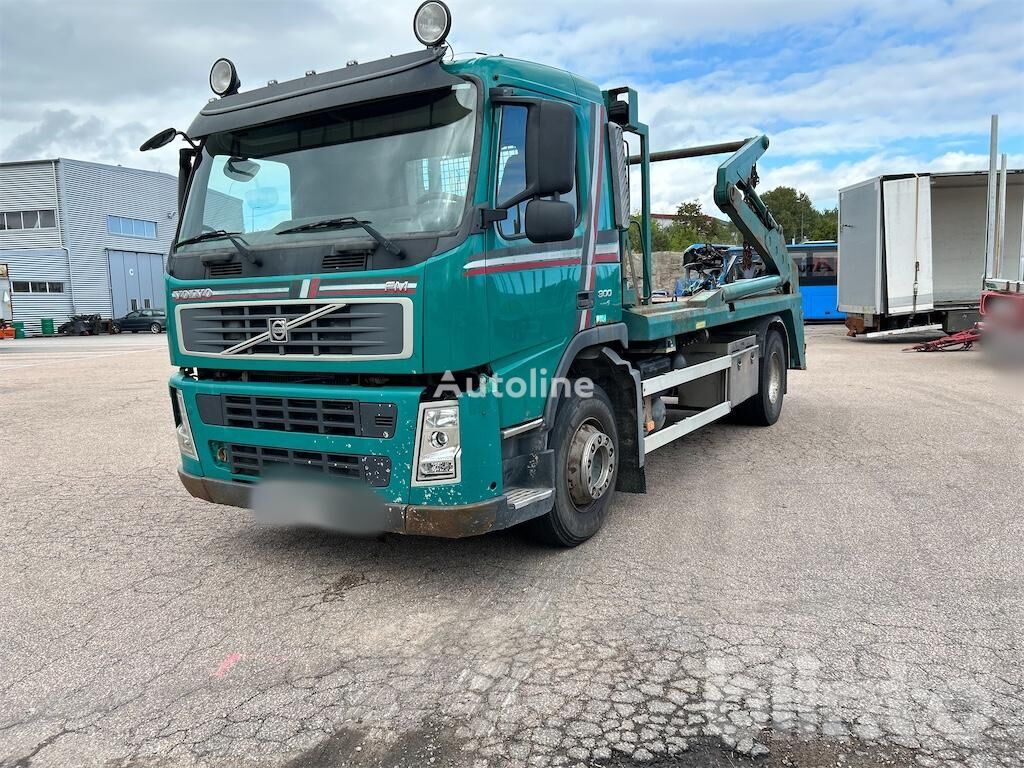 náklaďák ramenový nosič kontejnerů Volvo FM 300 4*2