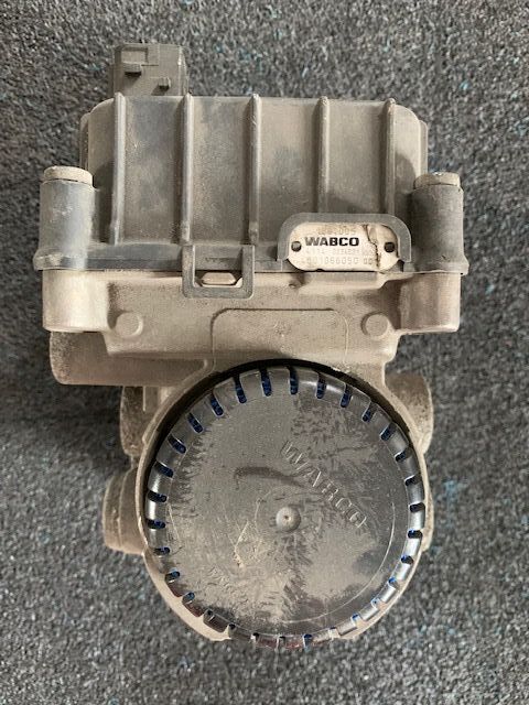 DAF XF 106 1867005 EBS modulator for DAF XF 106 truck tractor