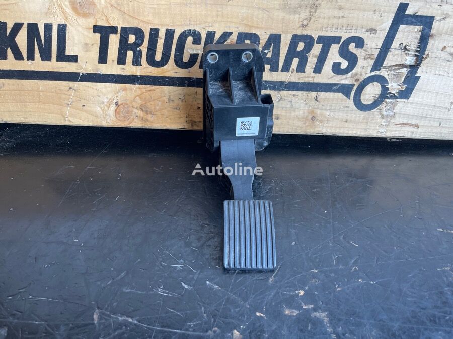 pedal gas A9403000004 untuk truk Mercedes-Benz