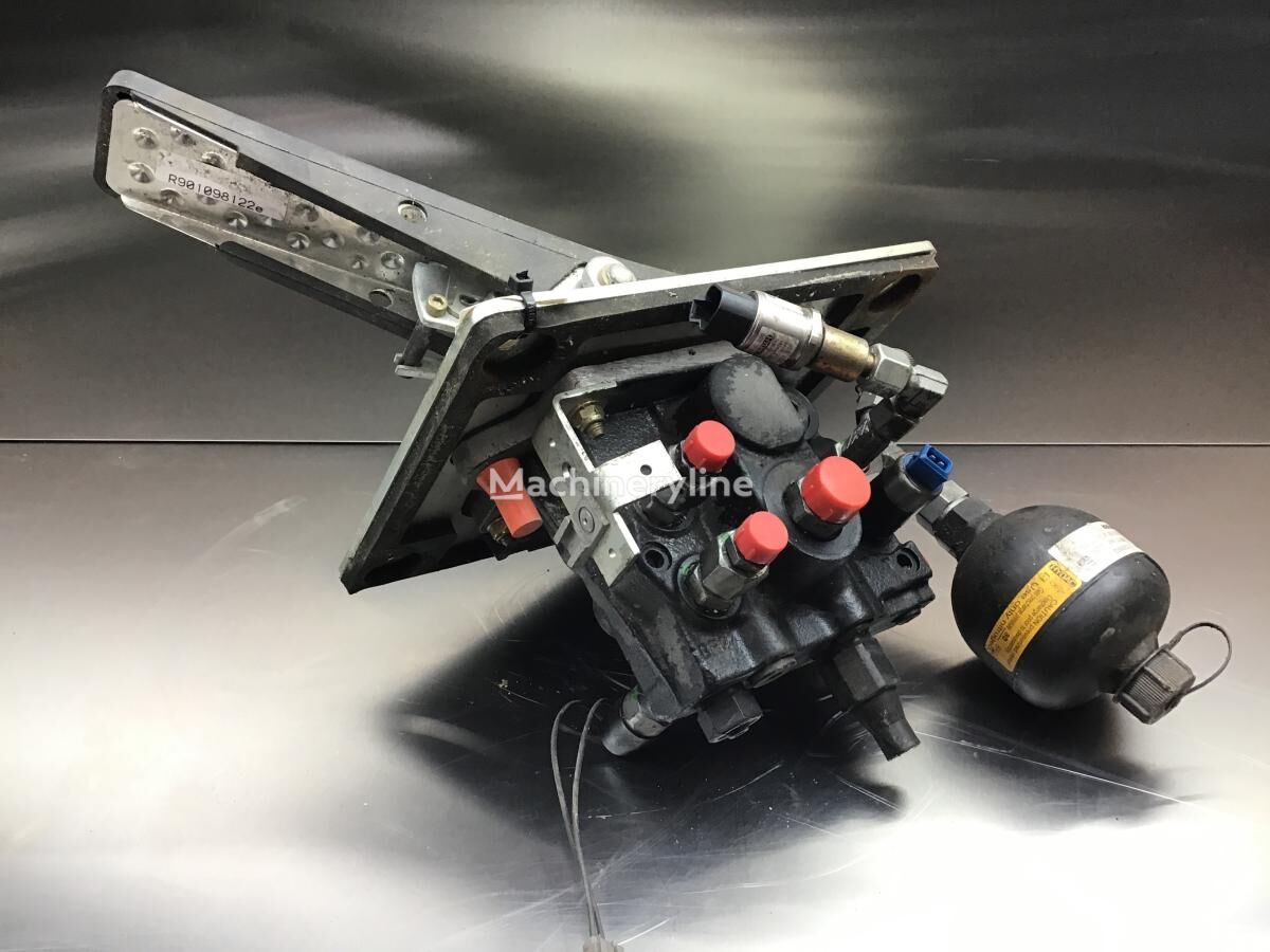 Педаль гальма Liebherr Brake Compact Block 12204790 до фронтального навантажувача Liebherr L524 / L528 / L538 / L542 - Machineryline