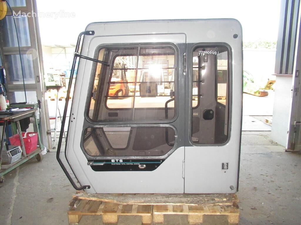 Fiat-Hitachi 4262296 4262296 cabin for EX200 EX100 EX120 EX150 EX220 EX270 EX300 EX400 EX450 EX550 EX700 excavator