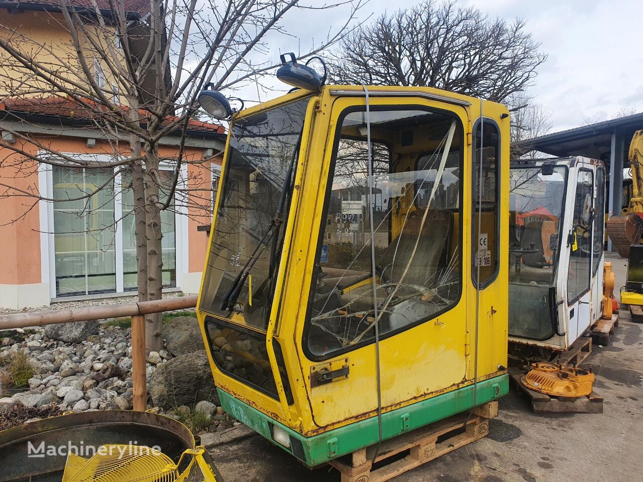 buồng lái Liebherr R 942 dành cho máy đào Liebherr R 942