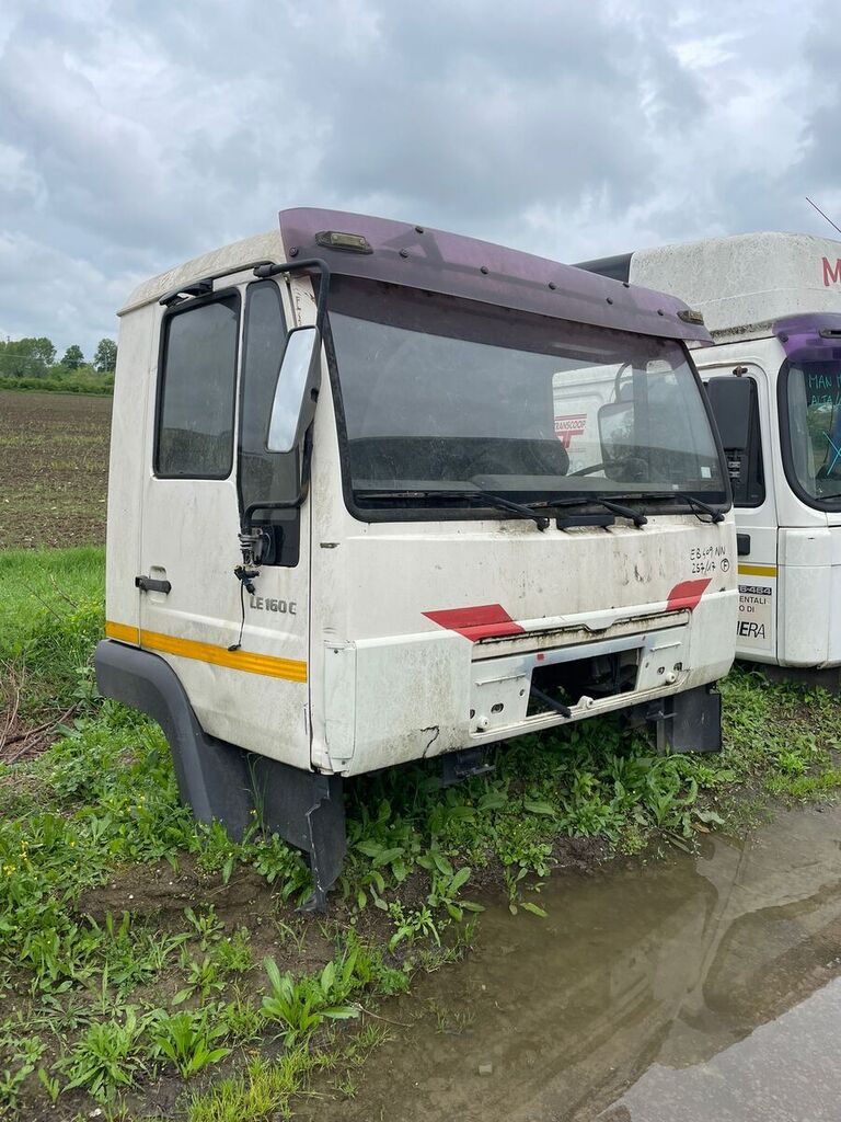 卡车 MAN L2000 的 驾驶室