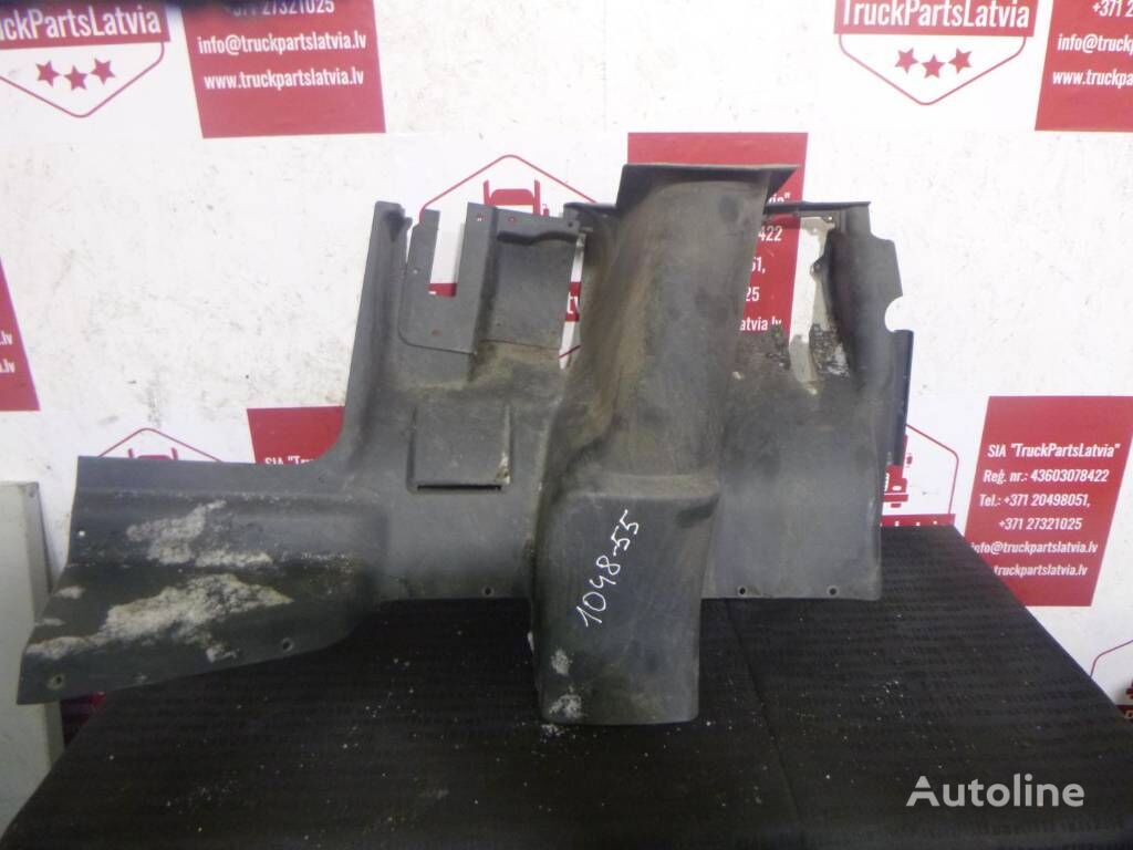 MAN 8.163 Lower steering column cover 81.61470.0025 kabina za tegljača