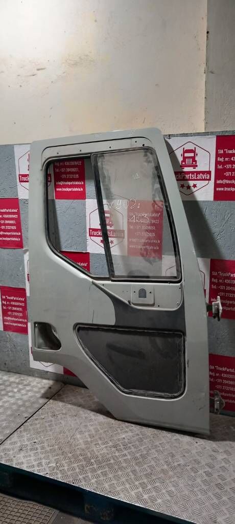 кабина Volvo FL6.240 right door 20832787 1701094 20832733 для тягача