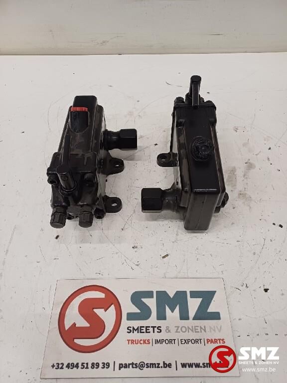 Φορτηγό για πλαίσιο Mercedes-Benz Set van 2 cabinekantelpompen Mercedes A0015535901 - Autoline