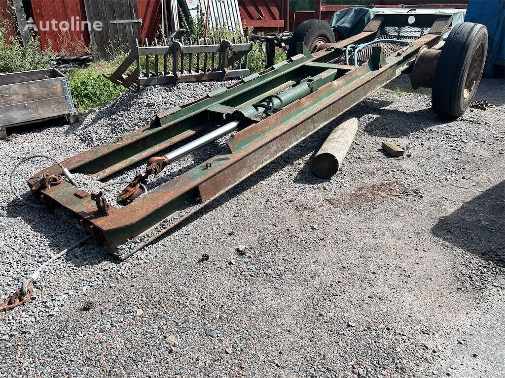 Skogsdolly chassis for semi-trailer