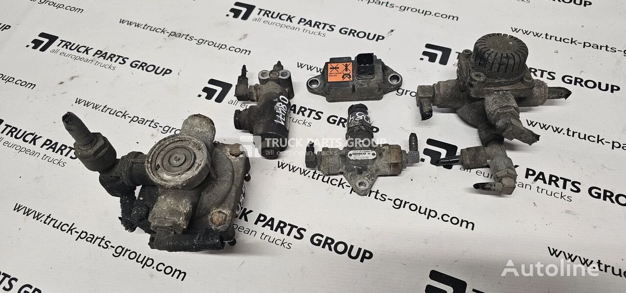 وحدة التحكم DAF XF, CF, 106XF EURO6 emission various pneumatic valves units 4721 لـ السيارات القاطرة DAF DAF XF, CF, 106XF EURO6 emission various pneumatic valves units 4721726260, 4480650801, DJ76C091C9, K105481, 4342080300, 1330025, 41026587, 5010347978, 1738496, 1315509, 1197581, 41197581, 1980680, 235000889, 3550-00949, 3636010-H03Y0, 2385270, 4460650810, 1360613, 5010525137, 2326500, AC577A, K105481N00, 1619672, 1199501, 1207752, 0044292244, 1619672