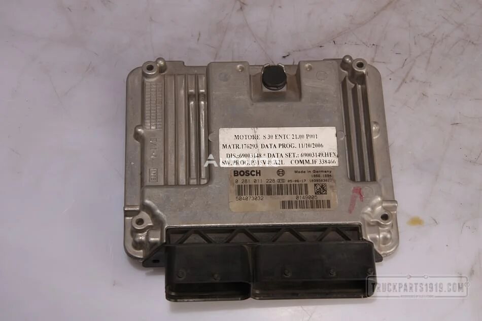 unit kontrol IVECO Electrical System Motorstuurdoos 281011228 untuk truk