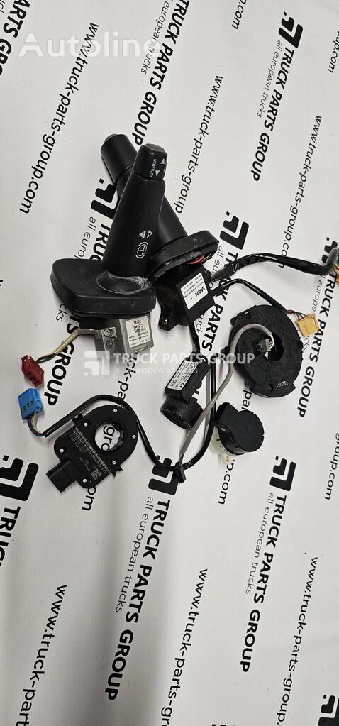 牵引车 MAN MAN TGX / TGS steering controllers set, driving position buttons, steering column switch, steering stalk 81255016035, 81464306026, 81258056006, 81255090159, 81255090188, 81259370064, 81258056005, 81259356763, 36255090002, 36255090004, 81255090139, 81255090190, 81255090191, 81255090192, 81255090172, 81255090173, 81255090194 的 控制单元 MAN TGX / TGS steering controllers set, driving position buttons, st