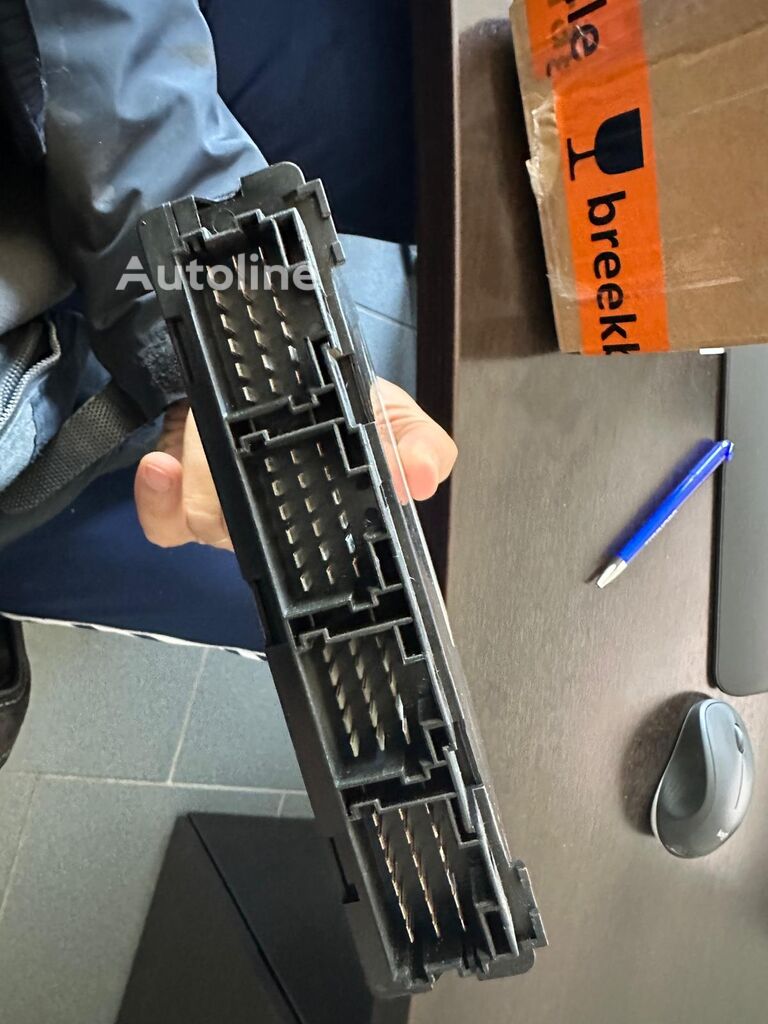 Jednostka sterująca Voith Getriebe Steuergerät ECU 150.01048311 A0064460010 do autobusu na sprzedaż | Autoline PL Jednostka sterująca Voith Getriebe Steuergerät ECU 150.01048311 A0064460010 do autobusu - Autoline