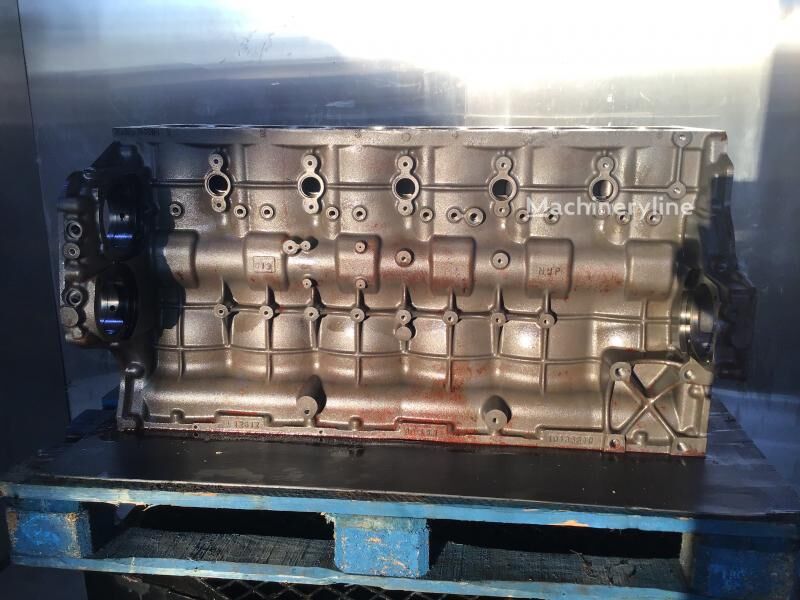 Liebherr cylinder head for construction equipment