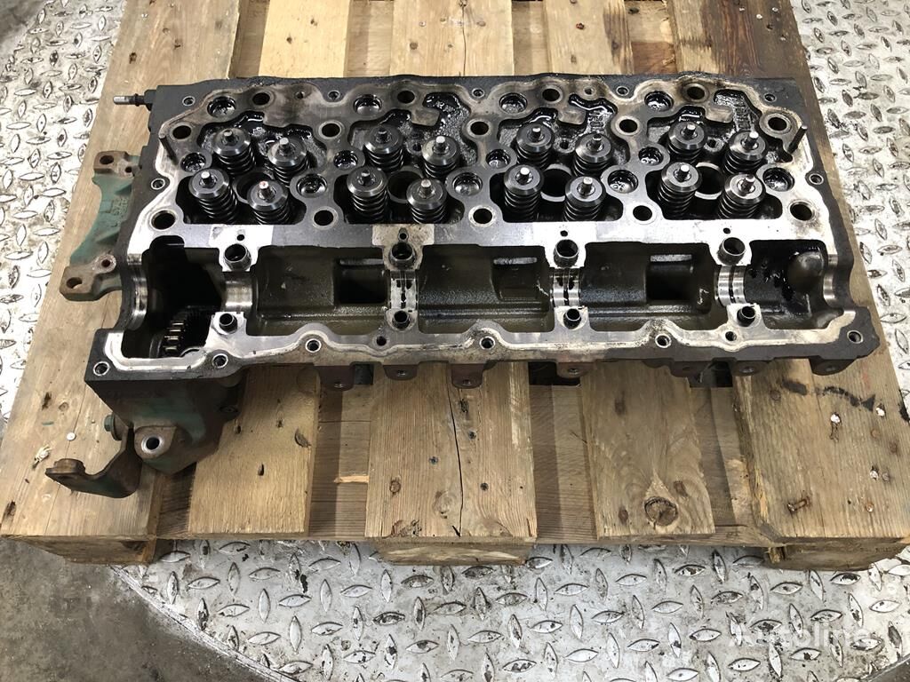 Renault DTI 5 7422487807 cylinder head for truck