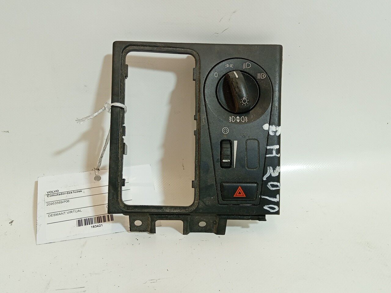 Tableau de bord 20953569-P06 pour camion Volvo FH | 05 à vendre | Autoline CD Tableau de bord 20953569-P06 pour camion Volvo FH | 05 - Autoline