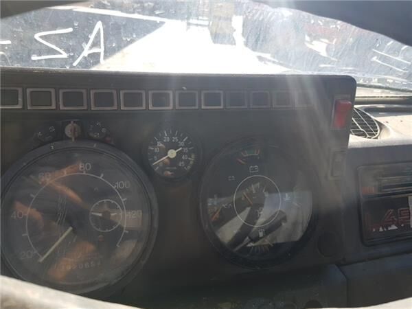 Tableau de bord pour camion Nissan L - 45.085 - Autoline