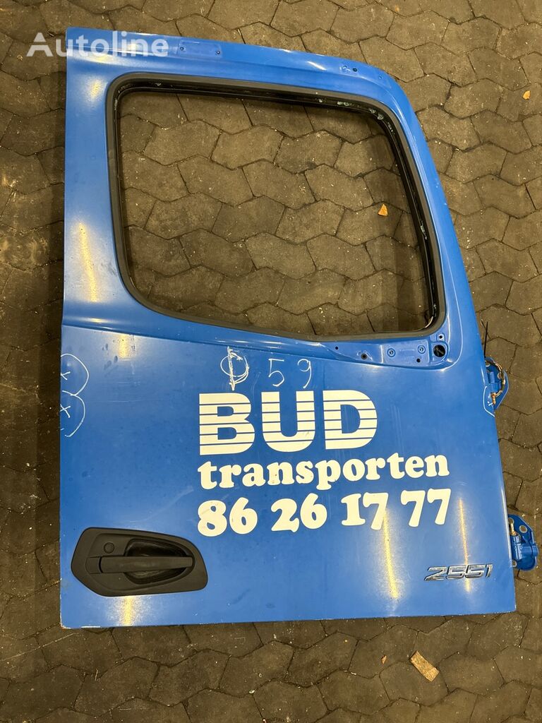 Mercedes-Benz RIGHT DOOR A9607202403 A dörr till lastbil