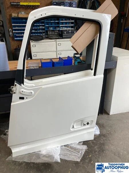 Ukse Volvo FH4 82183078 tüübi jaoks veoauto Volvo FH4 müük | Autoline EE Uks Volvo FH4 82183078 tüübi jaoks veoauto Volvo FH4 - Autoline