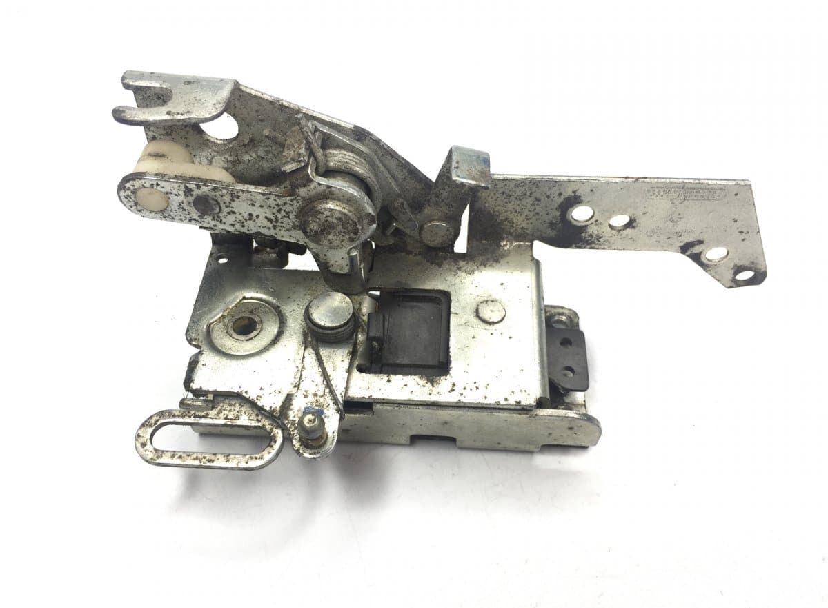 Încuietoare Ușă Dreapta door lock for Volvo 20588326 21261275 21505894 3175724 24427401 20922539 truck