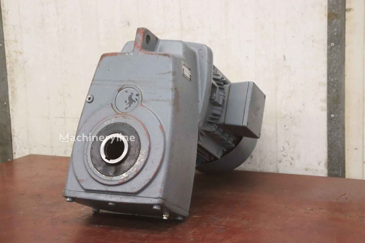 Moteur électrique Nord 1SU63A-80 L/4 SK 132 M/40 pour matériel industriel - Machineryline