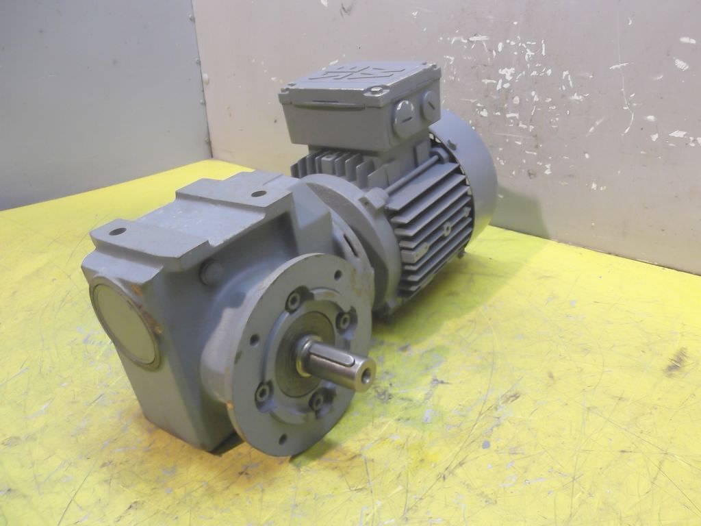 Electric motor SEW EURODRIVE SF32 DT71D2 برای تجهیزات صنعتی - Machineryline