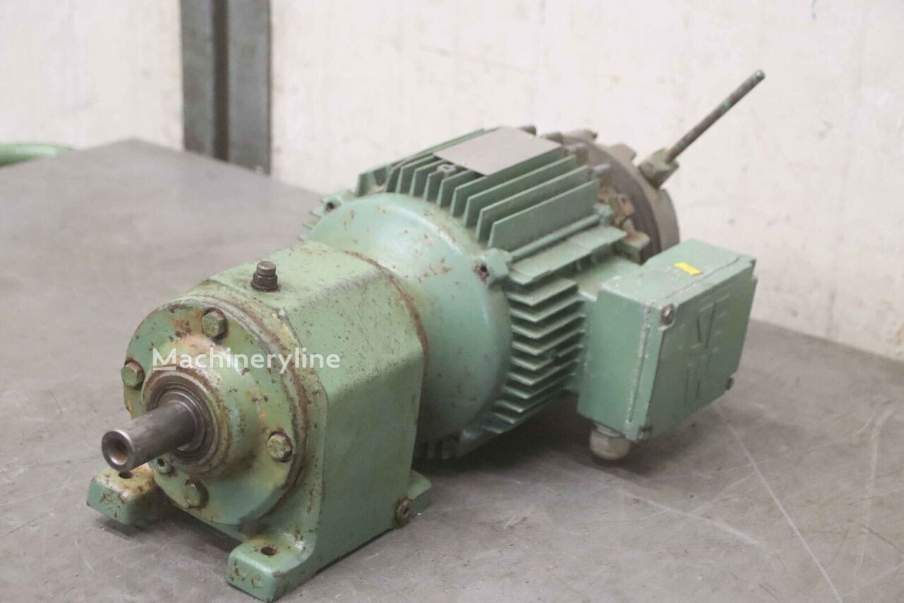 SEW-Eurodrive Getriebemotor 2,2 kW 250 U/min von SEW-Eurodrive – R42 DT90L2BMG electric motor for industrial equipment - Machineryline