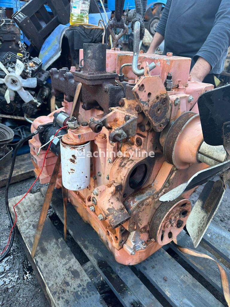 motor Cummins 4-390 para retroescavadora