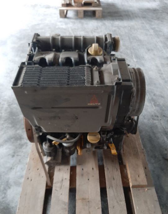 Hatz 3L40C motor till Caterpillar grävmaskin