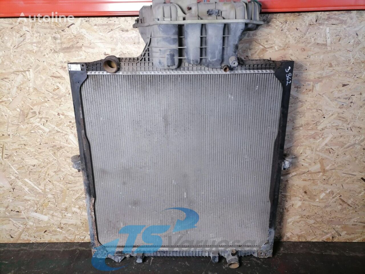 MAN TGA 26.430 vetopöytäauto MAN Cooling radiator 81061016512 moottorin jäähdytin